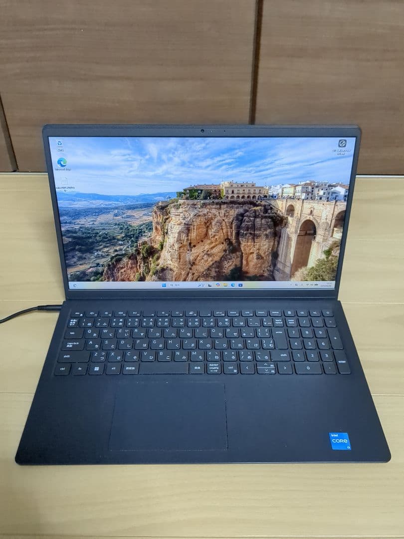 DELL Vostro 3510 Core i3・8GBメモリ・256GBSSD