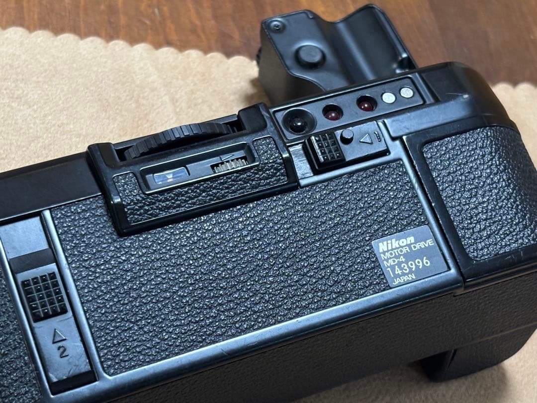 Nikon F3 P報道用カメラ、予備モードラ付き