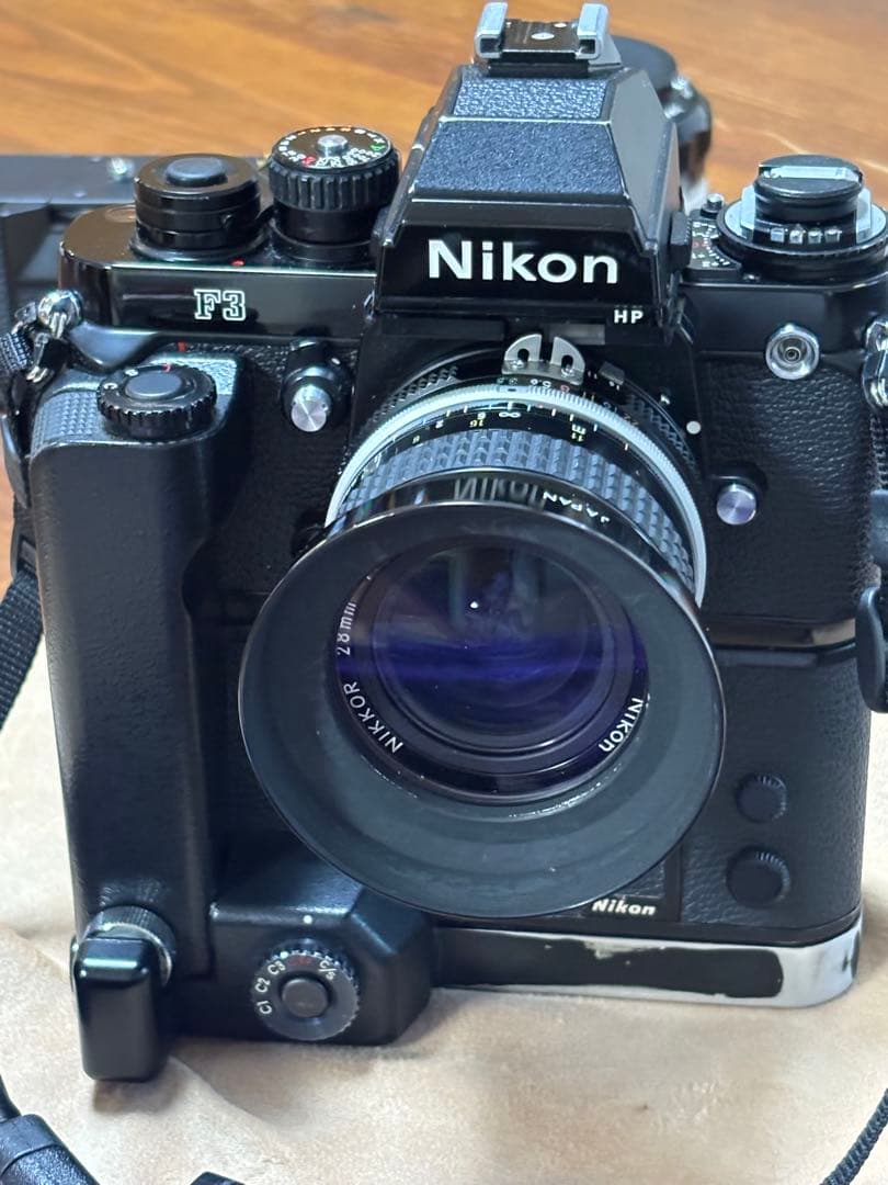 Nikon F3 P報道用カメラ、予備モードラ付き