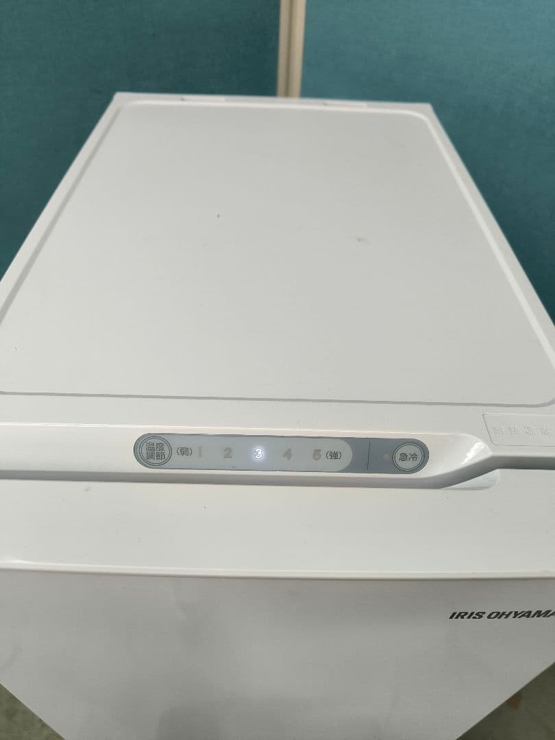 2022年製　アイリスオーヤマ　 スリム冷凍庫80L 　KUSN-8A-W
