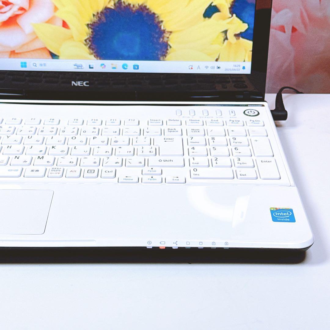 新品爆速SSD✨すぐ使えるノートパソコン✨Windows11カメラ付き✨薄型✨