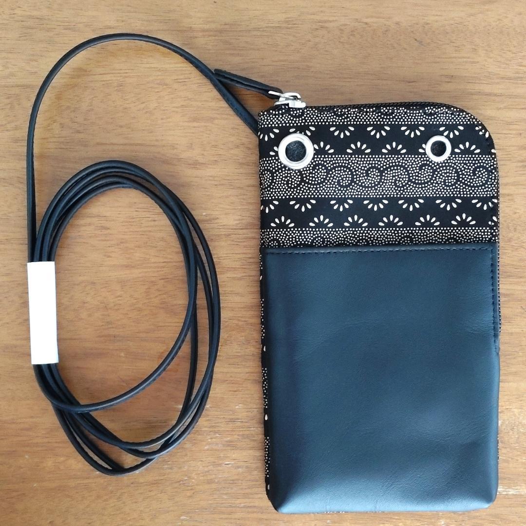 【新品・未使用】印傳屋 サコッシュ スマホポシェット 爪唐草