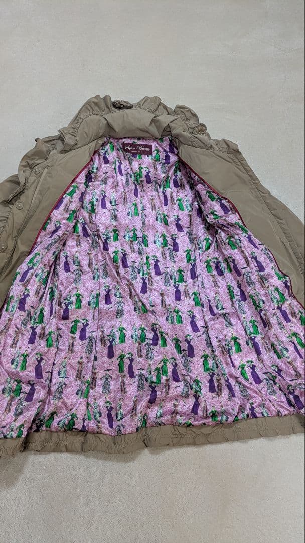 スーパービューティー　ダウンコート　ベージュサイズ42