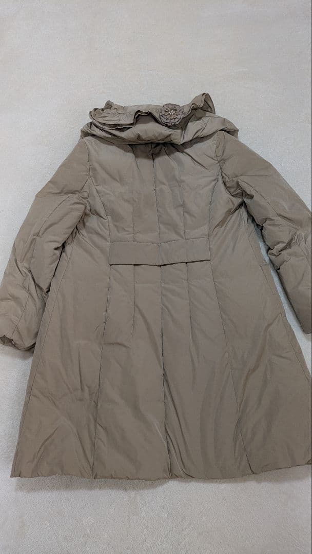 スーパービューティー　ダウンコート　ベージュサイズ42