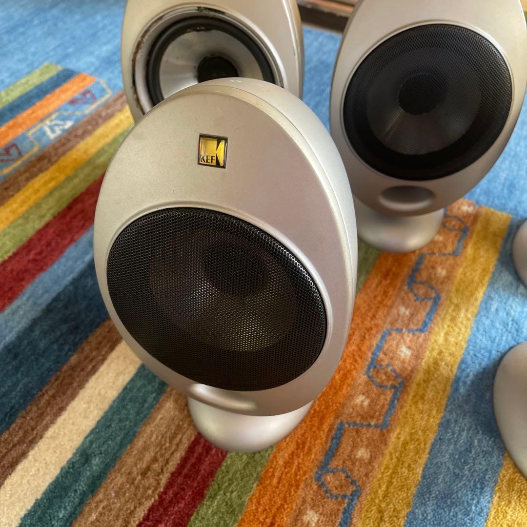 KEF サラウンドスピーカー シルバー