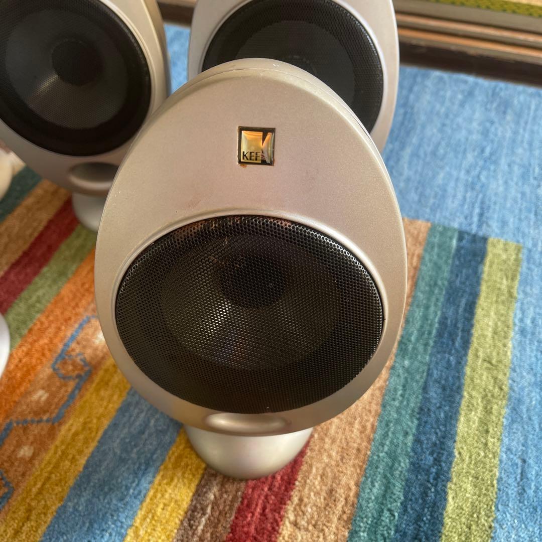 KEF サラウンドスピーカー シルバー