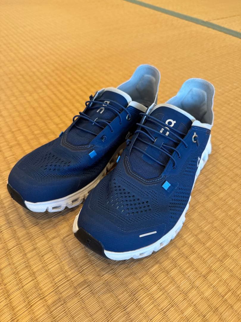 On CLOUDCOAST ネイビー メッシュスニーカー