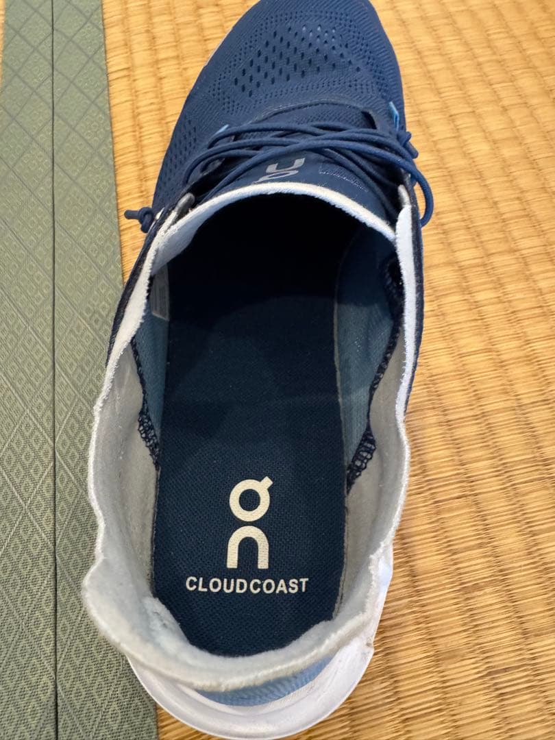 On CLOUDCOAST ネイビー メッシュスニーカー