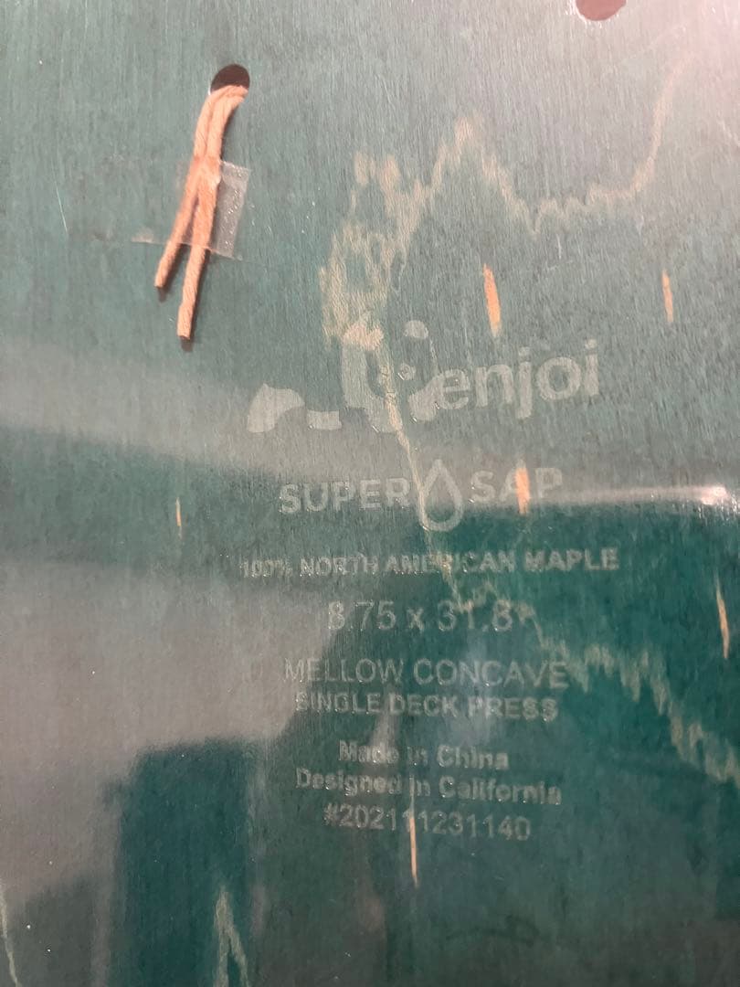 Enjoi 8.75 31.8フットボールシェイプ　スケボーデッキ