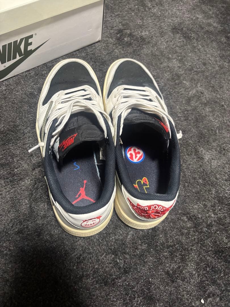 Travis Scott × Nike \"Medium Olive\"