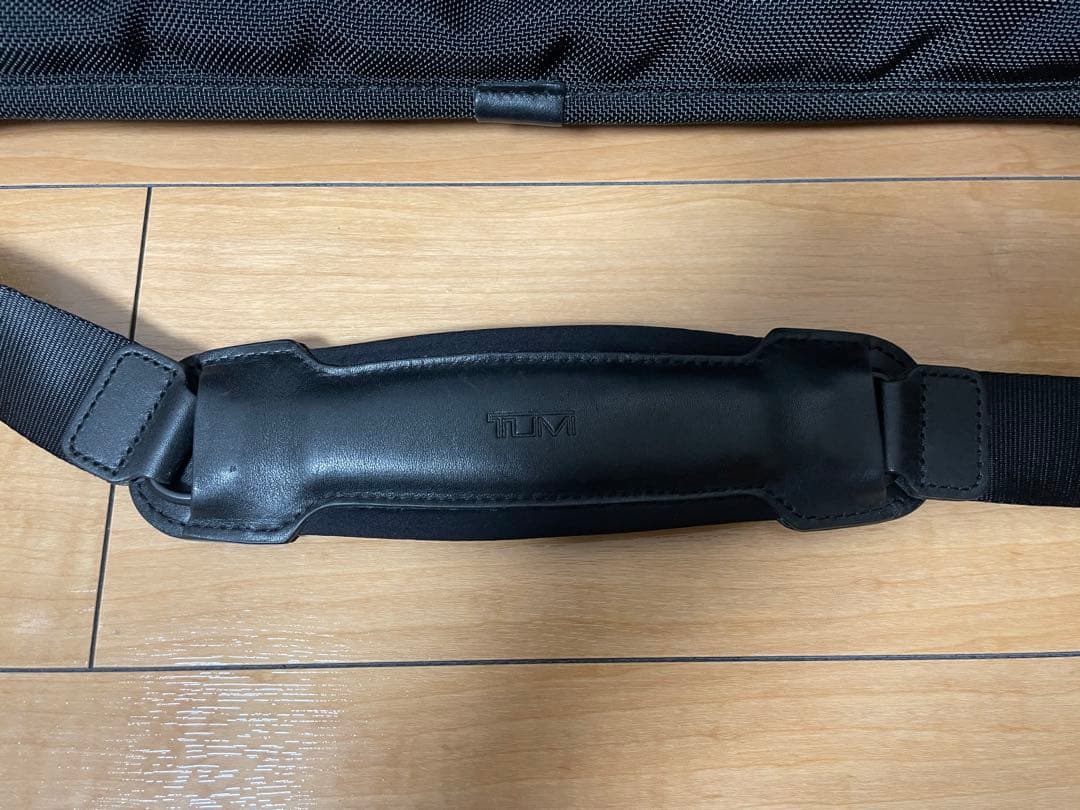 TUMI ガーメントバッグ ブラック　2677D3