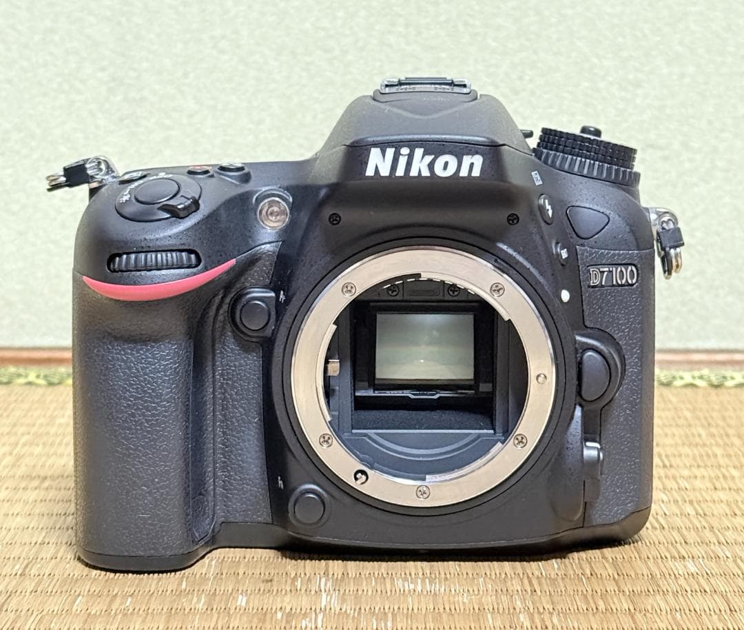 極上品 撮影 4,442回 ニコン D7100 ボディ 付属品完 元箱有