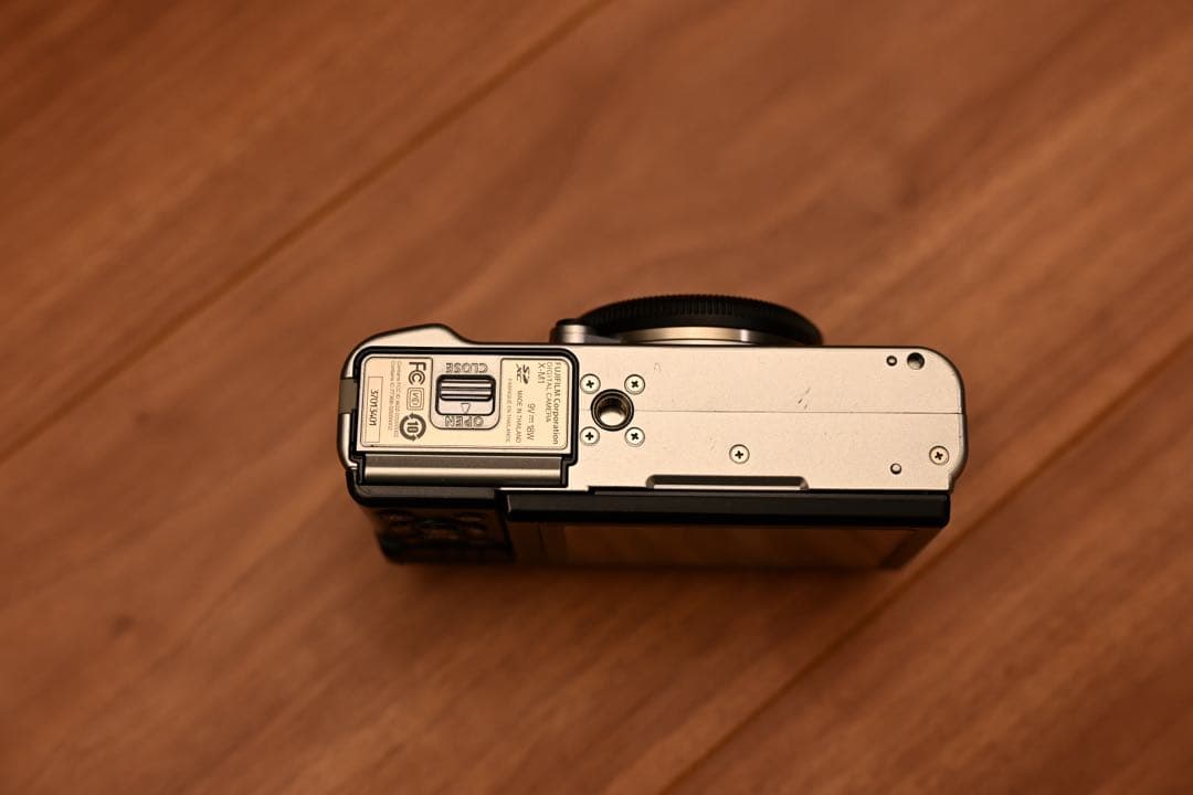 FUJIFILM X-M1 ダブルレンズキット シルバー