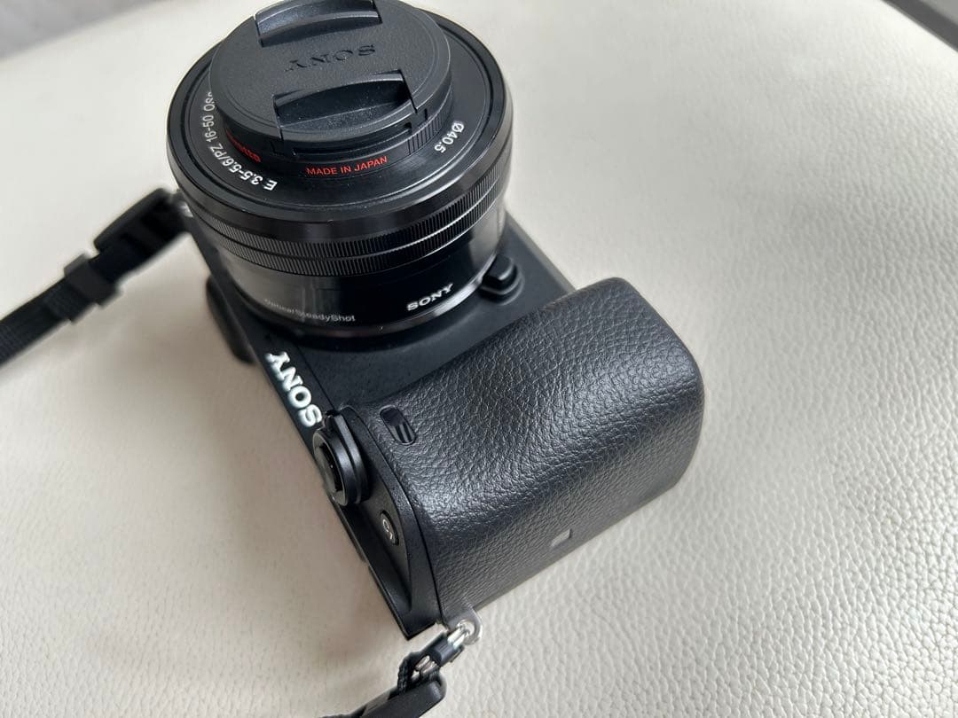 ソニー α6300 一眼レフ フルセット ほぼ新品シャッター数2000