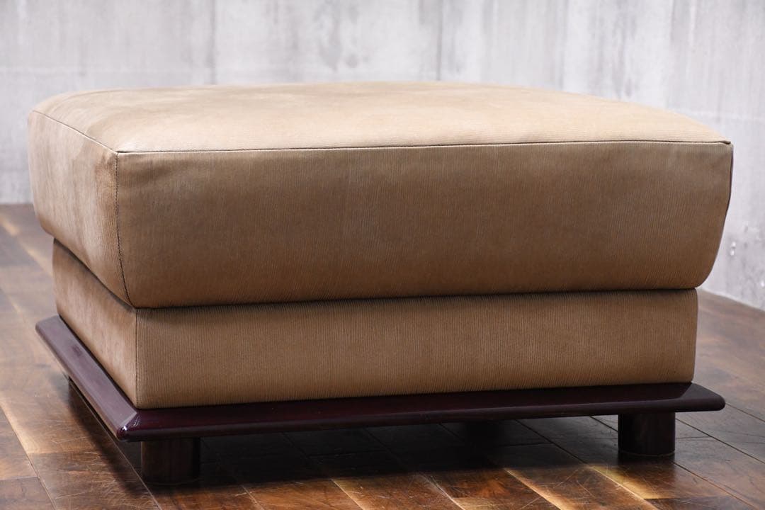 EAC68 北谷家具 キットファニチュア 仔山羊革張り オットマン スツール