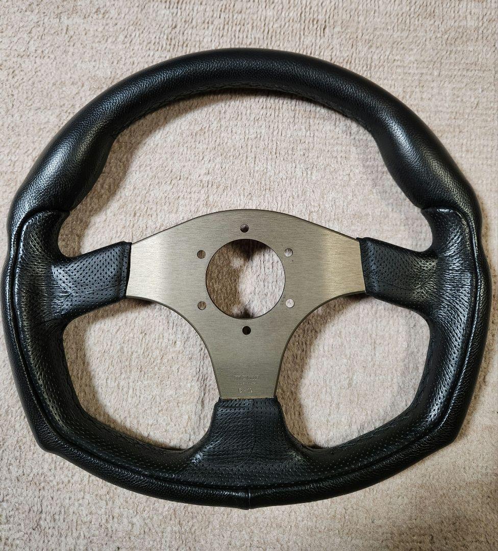 正規品‼️MOMO ステアリング Luce Dシェイプ