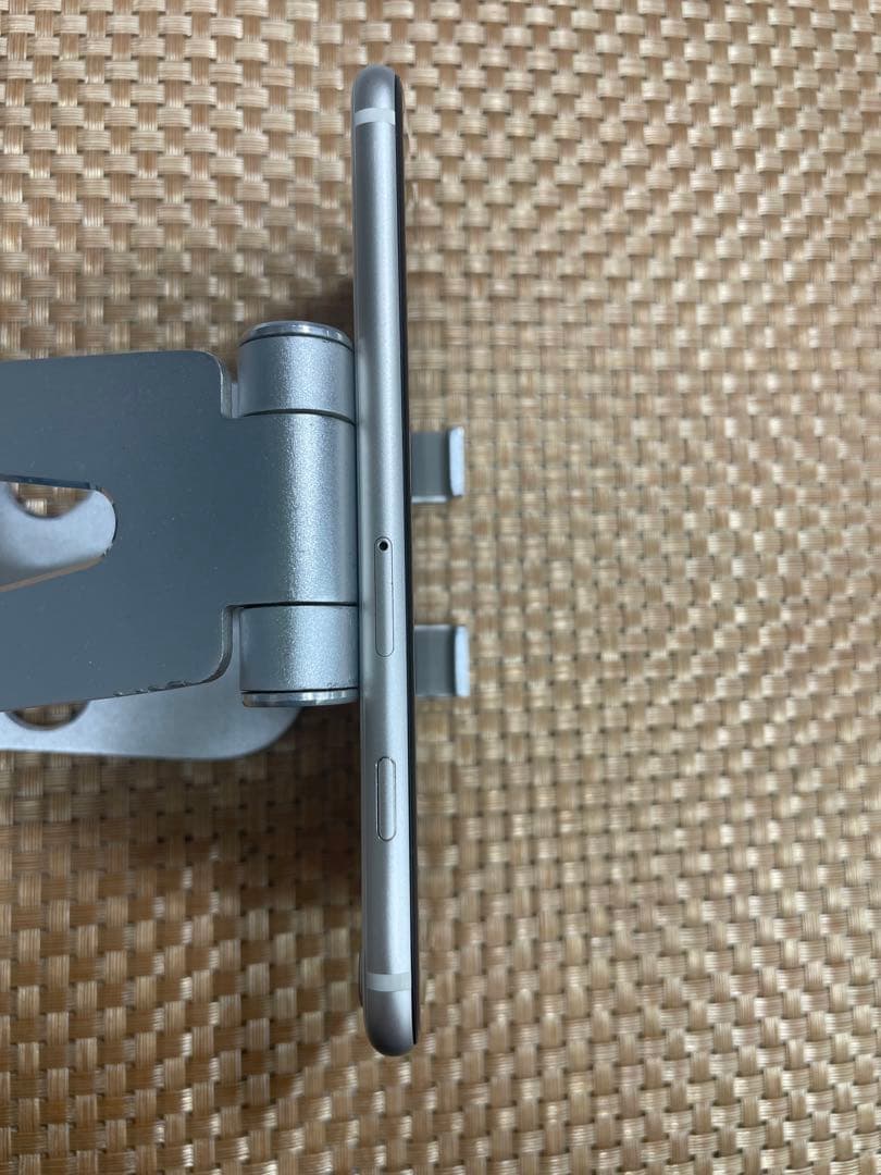 iPhone SE 第3世代 64 GB スターライトSIMフリー【3641】