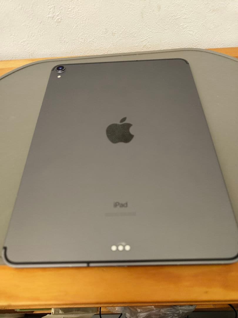 iPadPro11A1934ジャンク品アクティベーションロックバックライト不良
