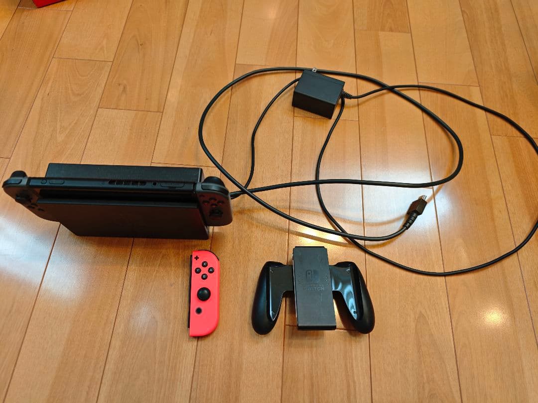 Nintendo Switch 本体 ジョイコン（赤）付き