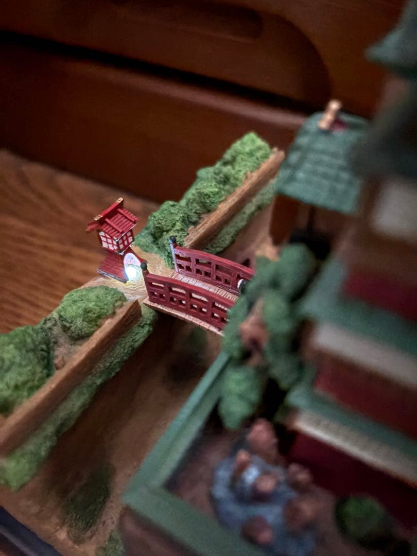 やや訳あり　ジブリ　千と千尋の神隠し　油屋　ライトアップ ジオラマ