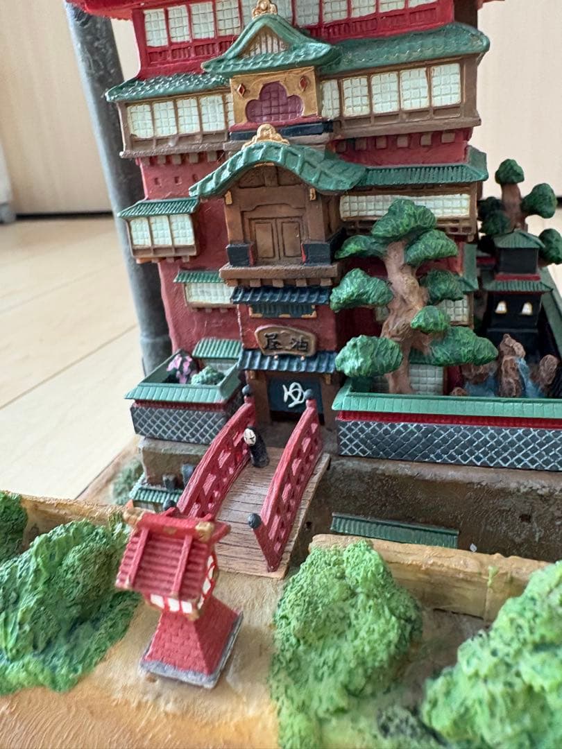 やや訳あり　ジブリ　千と千尋の神隠し　油屋　ライトアップ ジオラマ