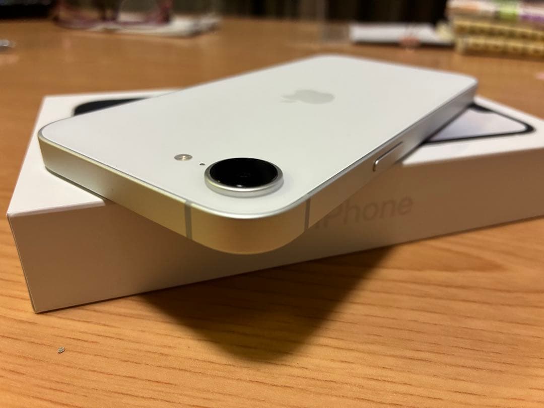 iPhone16e 128GB SIMフリー 白 ホワイト 100% 1ヶ月