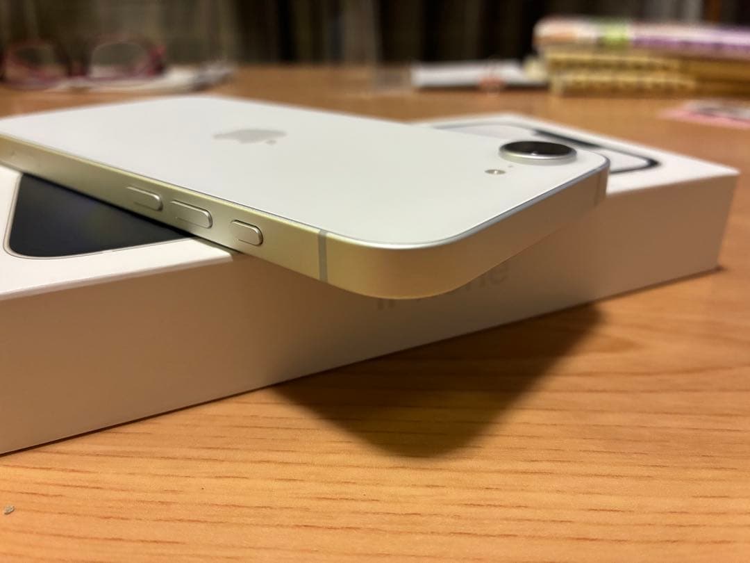 iPhone16e 128GB SIMフリー 白 ホワイト 100% 1ヶ月