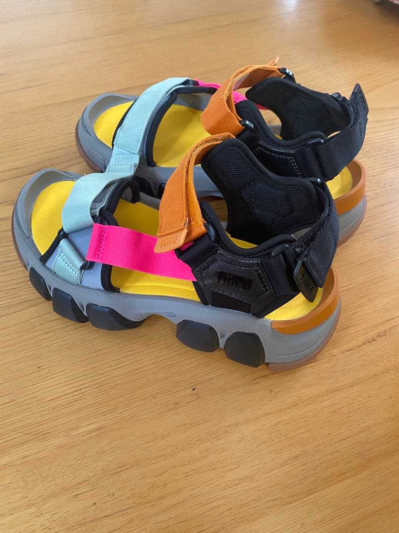 オニツカタイガーサンダルDENTIGRE BELTED