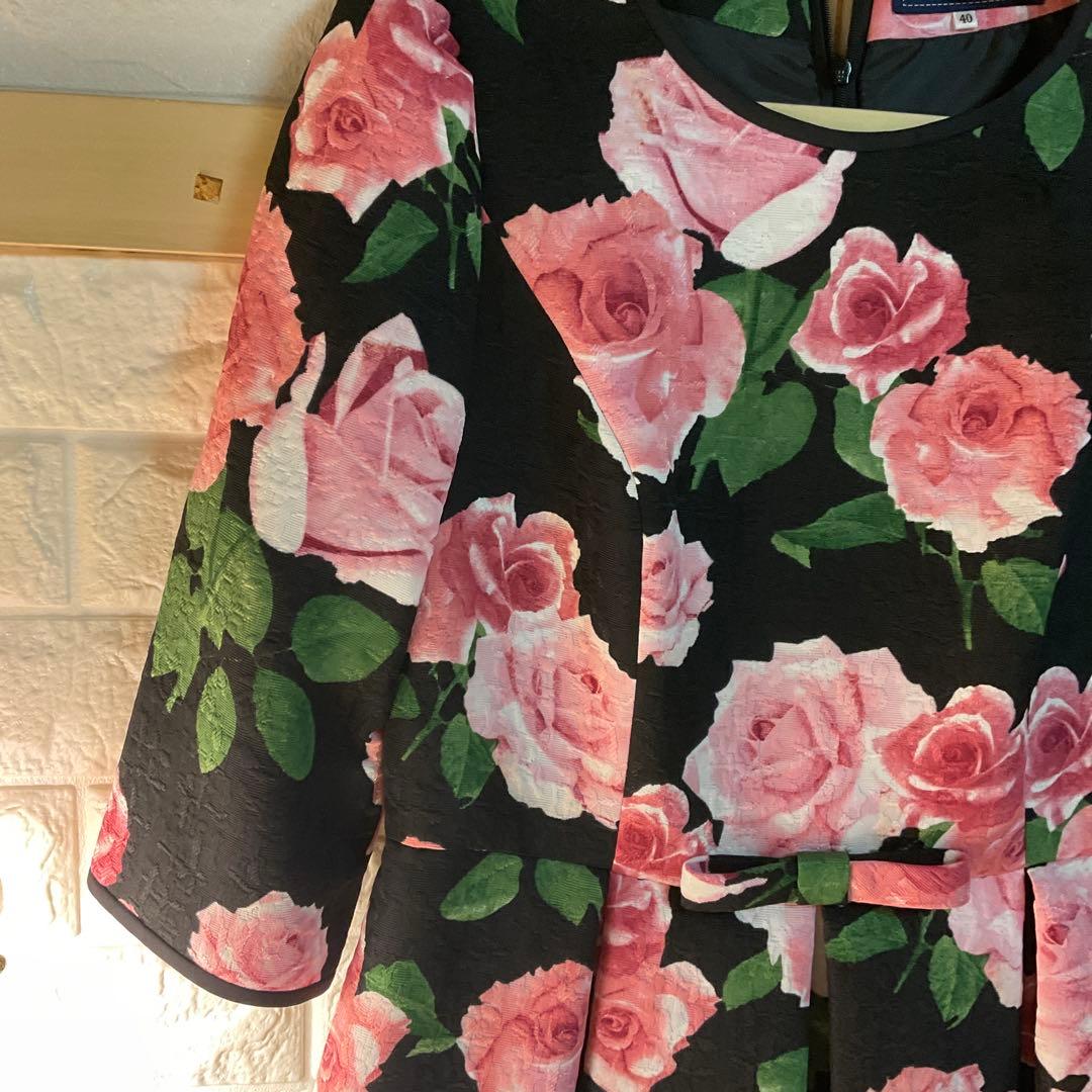 黒地にピンクのバラ柄ワンピース 40サイズ