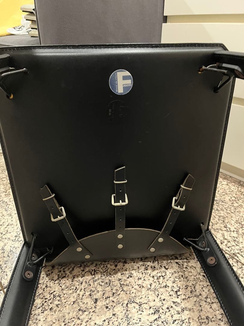 Fasem 黒革チェア2脚セット