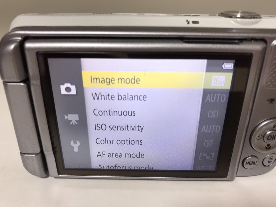 【美品】 Nikon COOLPIX S6600 ホワイト デジタルカメラ