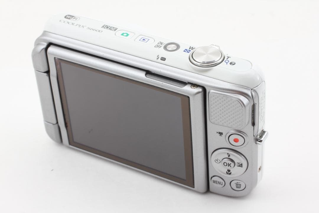 【美品】 Nikon COOLPIX S6600 ホワイト デジタルカメラ