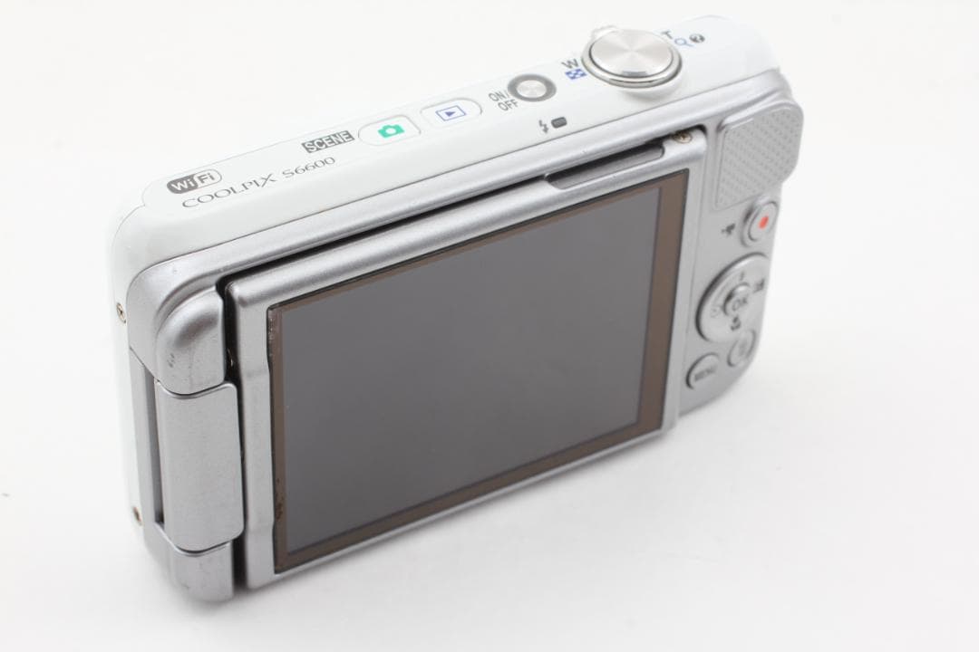 【美品】 Nikon COOLPIX S6600 ホワイト デジタルカメラ