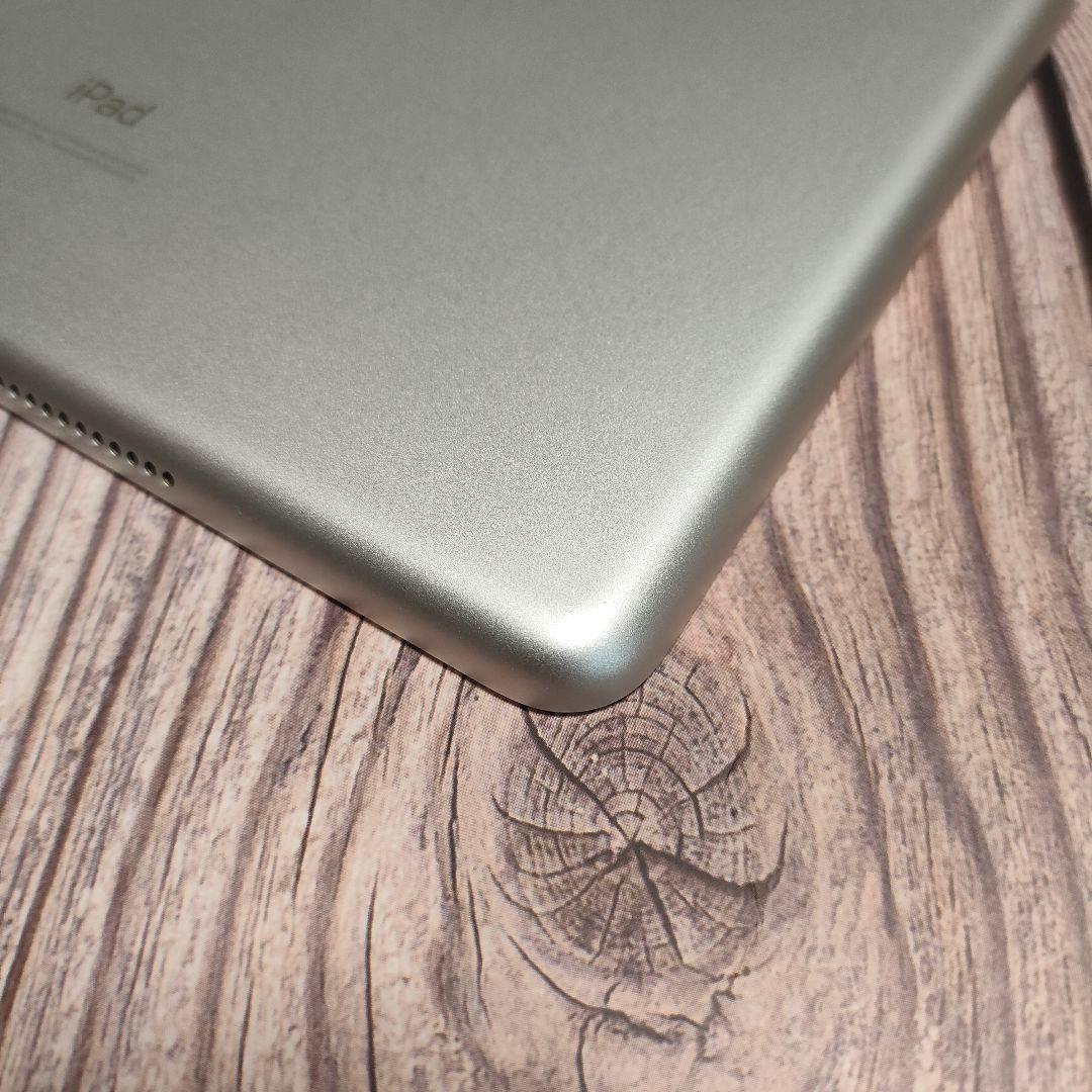 apple iPad 第7世代 32GB SIMフリー シルバー 美品