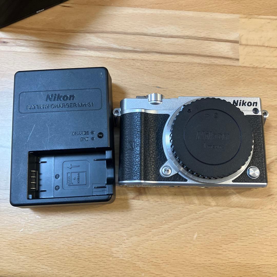 Nikon J5 ミラーレスカメラボディ