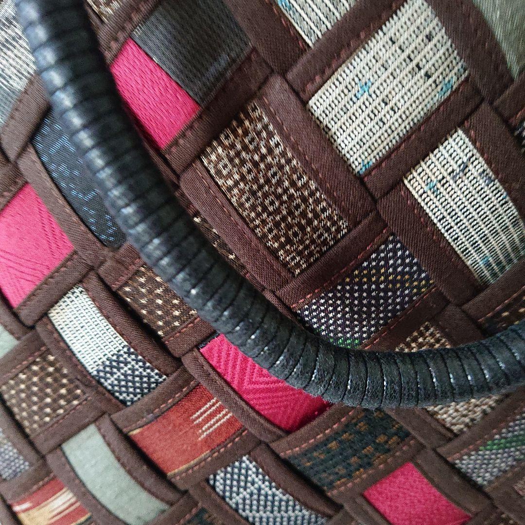 多彩な色合いの紬 着物リメイク トートバッグ ハンドメイド 編み込みデザイン