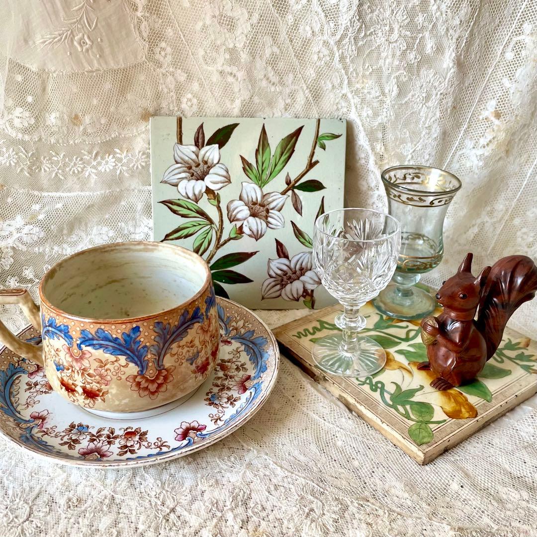 新春アンティーク福袋⑤カップ&ソーサー&タイル2枚&グラス2客&リスのオブジェ