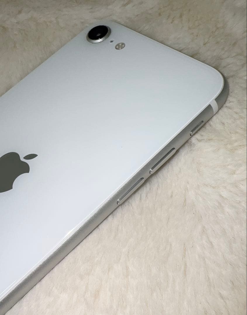 Apple iPhone SE 第2世代 ホワイト 64GB 1年使用 84%