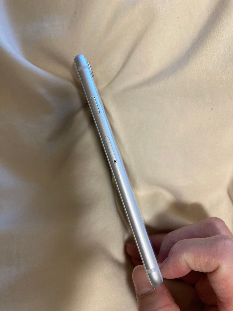 Apple iPhone 8 本体　64GB