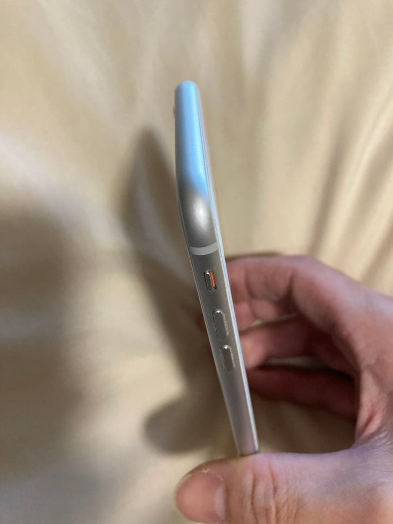 Apple iPhone 8 本体　64GB