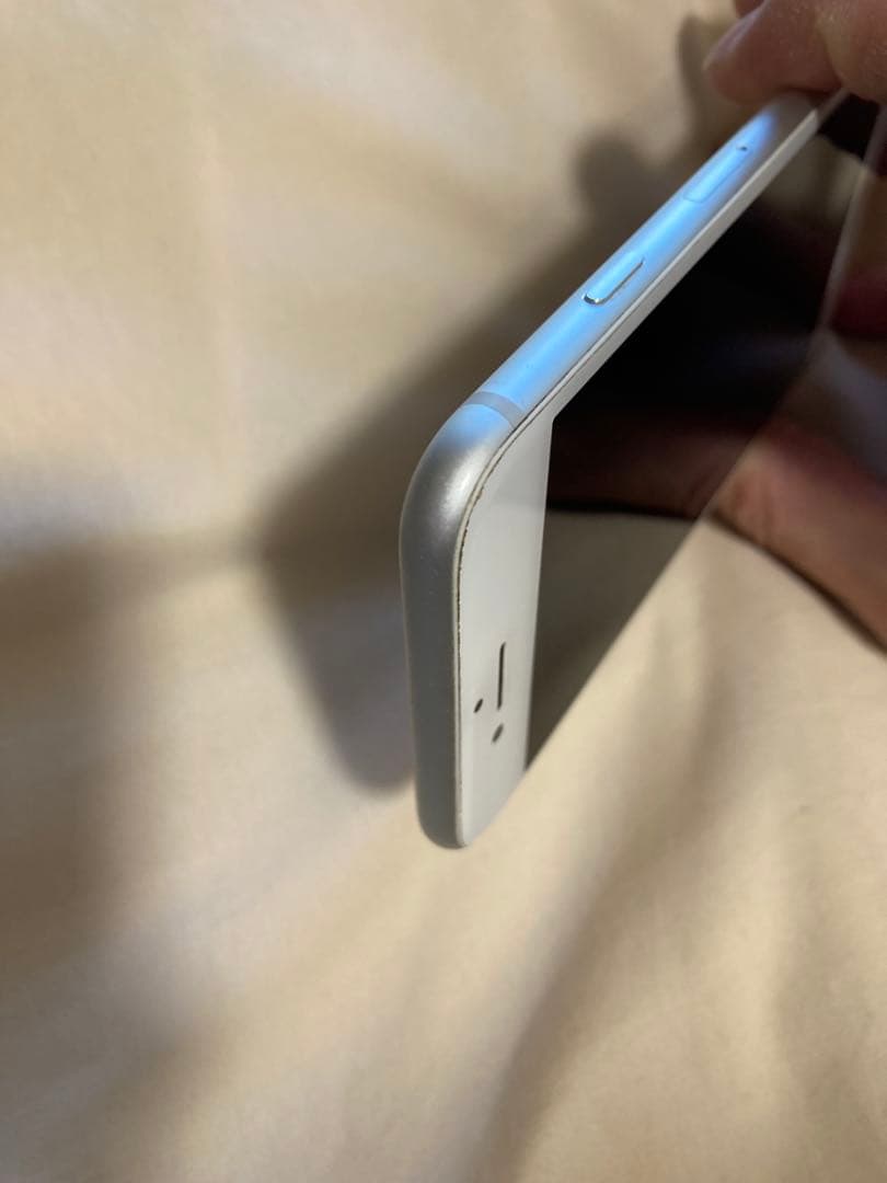 Apple iPhone 8 本体　64GB