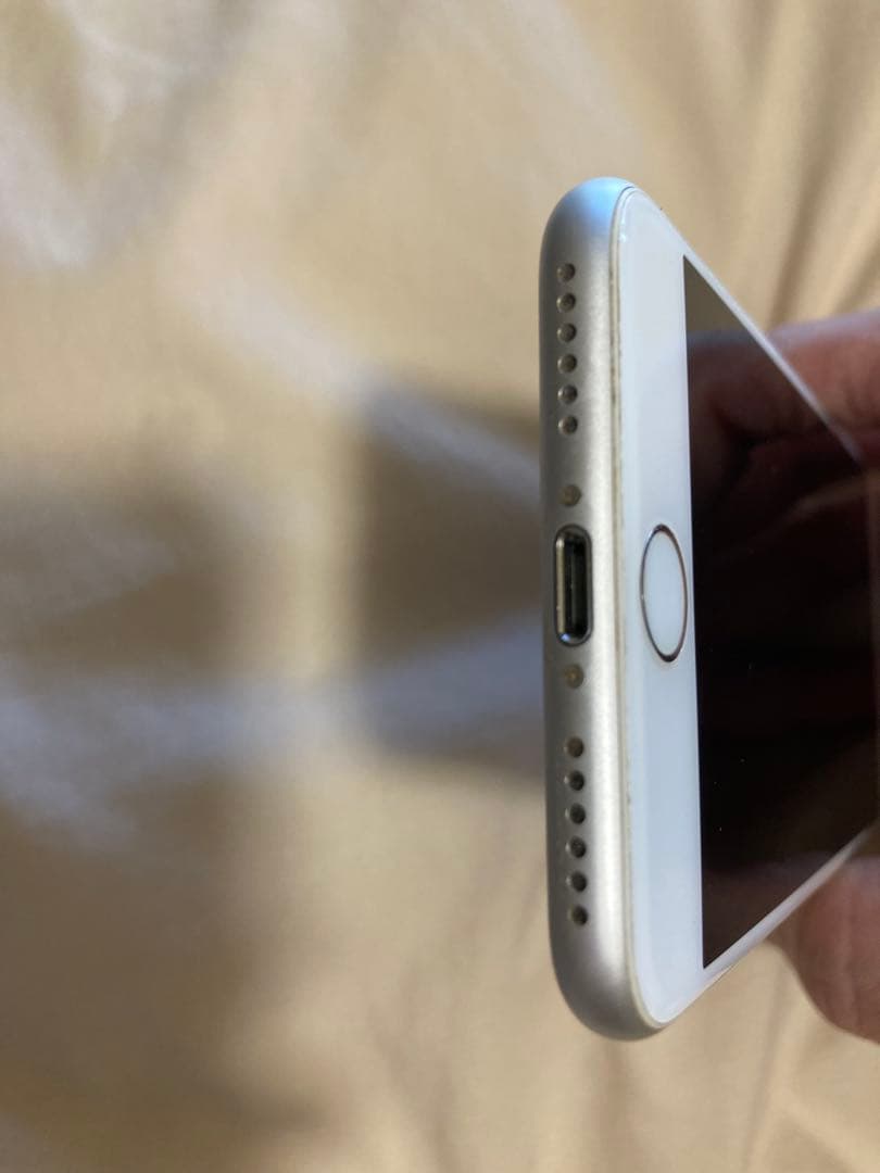 Apple iPhone 8 本体　64GB