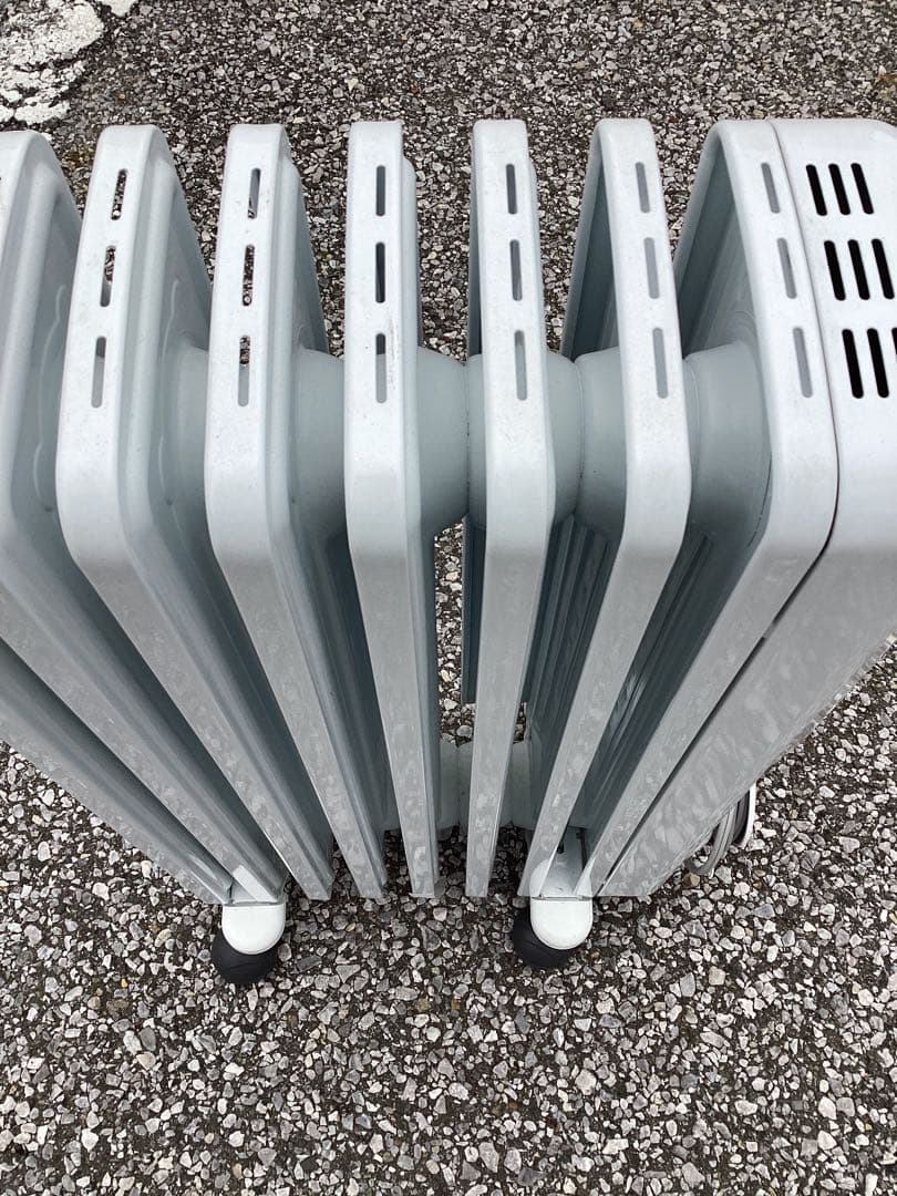 DeLonghi デロンギ　RHJ35M0812　オイルヒーター ホワイト