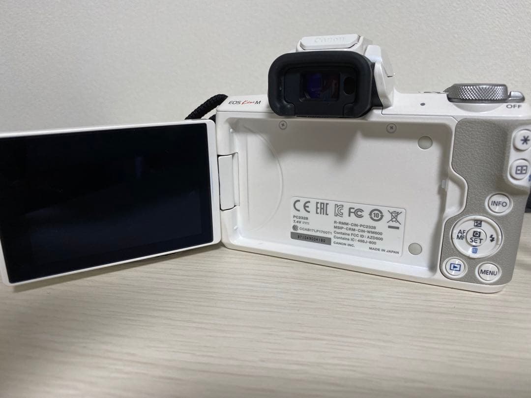 Canon ミラーレス一眼 EOSkissM トリプルレンズセット ホワイト