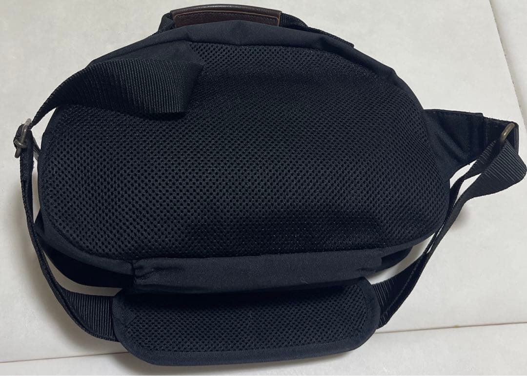 AYANOKOJI がま口ポシェット型ボディーバック　黒　バック