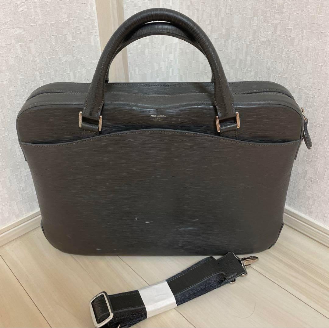 ペッレモルビダ　キャピターノ　グレー