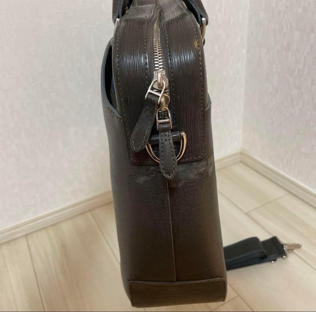 ペッレモルビダ　キャピターノ　グレー