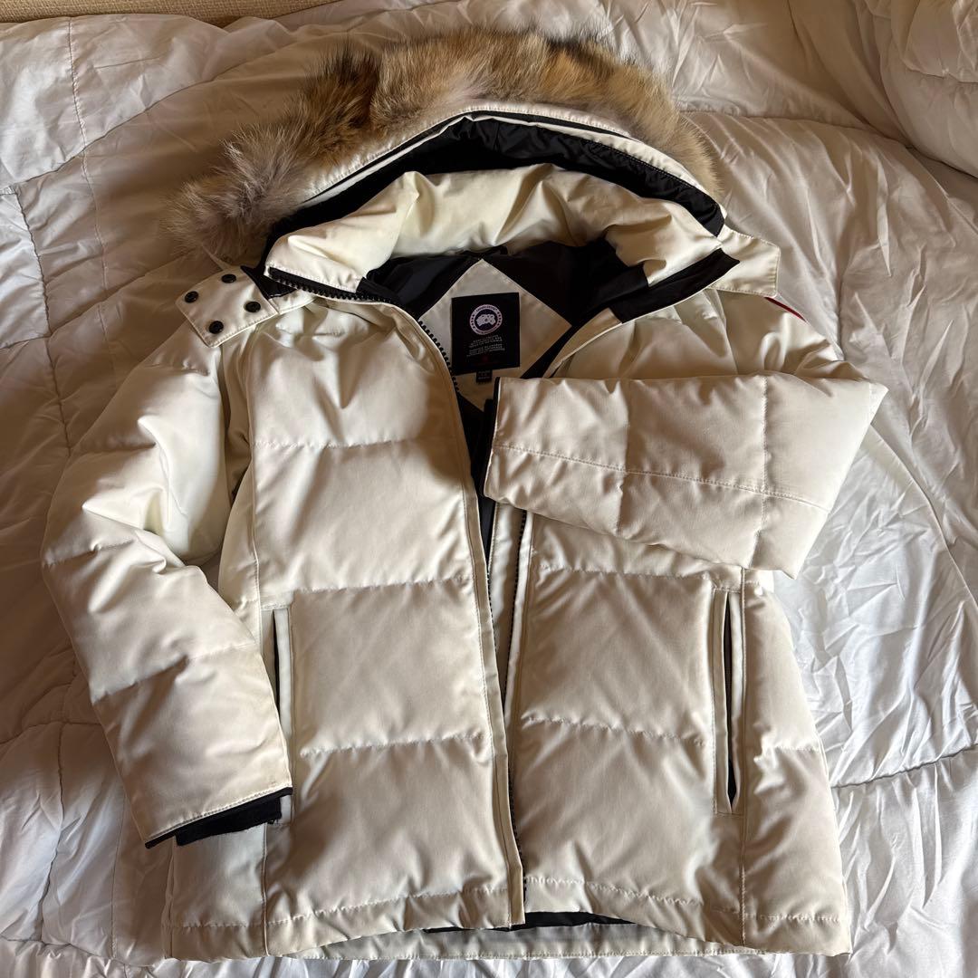   ホワイトダウンジャケット