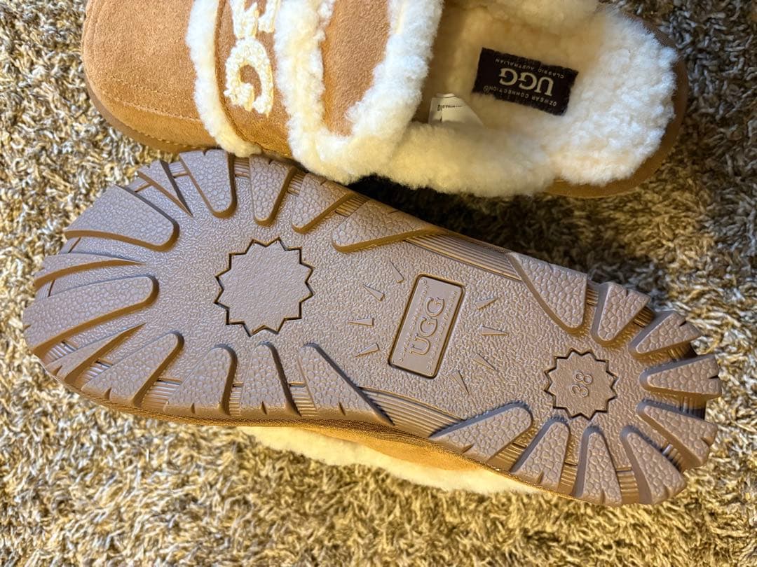 UGG スウェード・ムートン　スリッパ