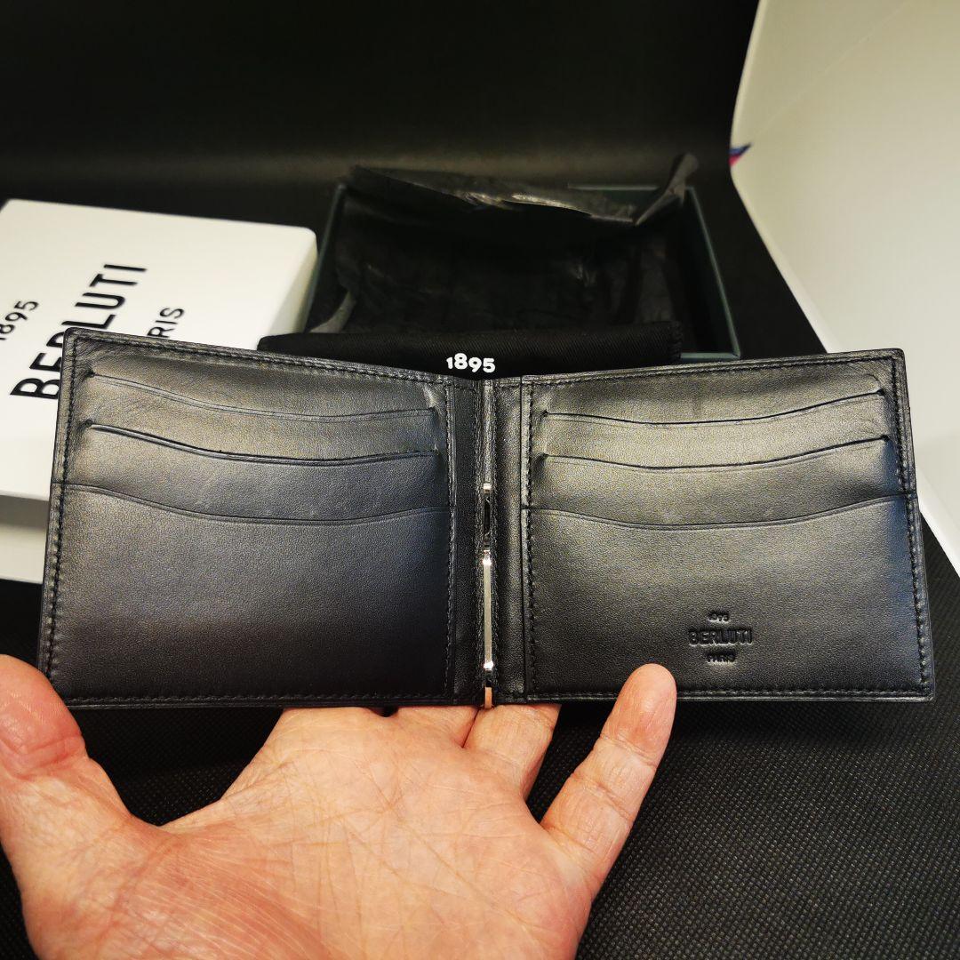 ベルルッティ マネークリップ フィギュア アッサオ カリグラフィ Berluti